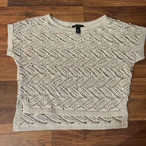 White House Black Market Sweaters - NWOT White House Black Market loose weave pattern short sweater, cap sleeves szM